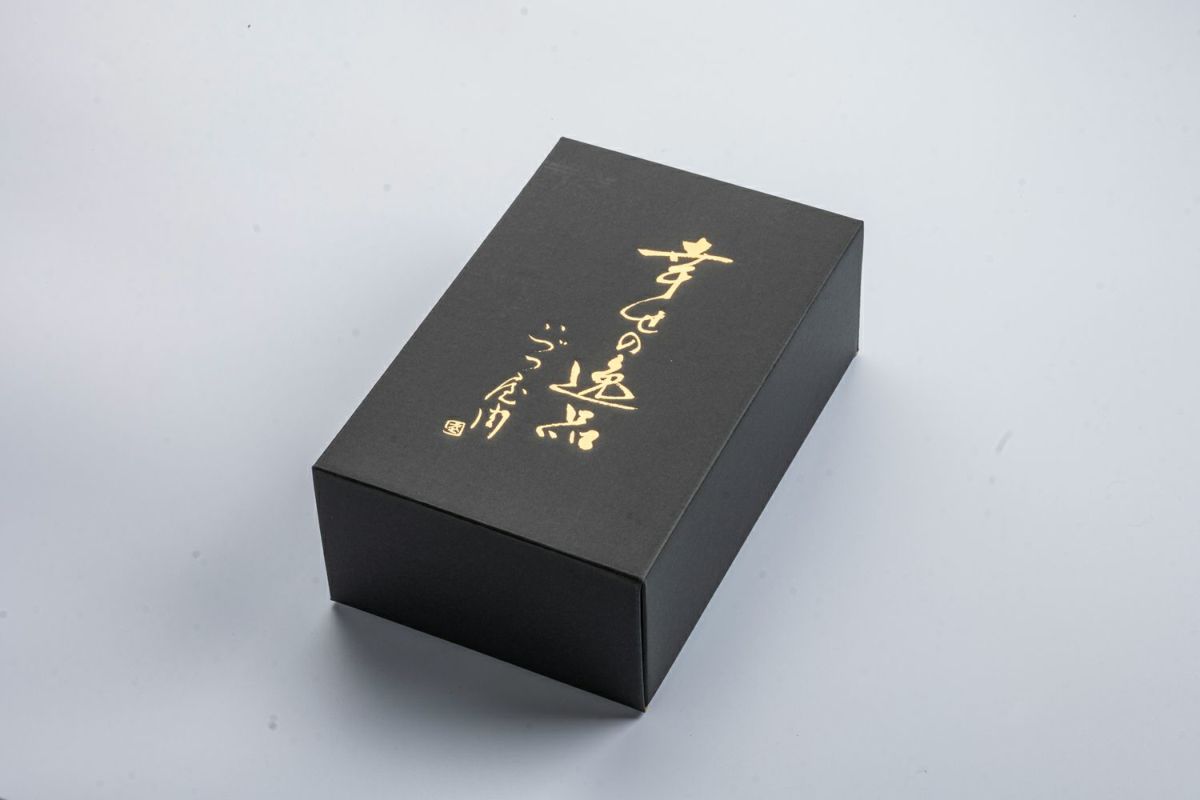 マーブル状の霜降りが入ったローストビーフの断面