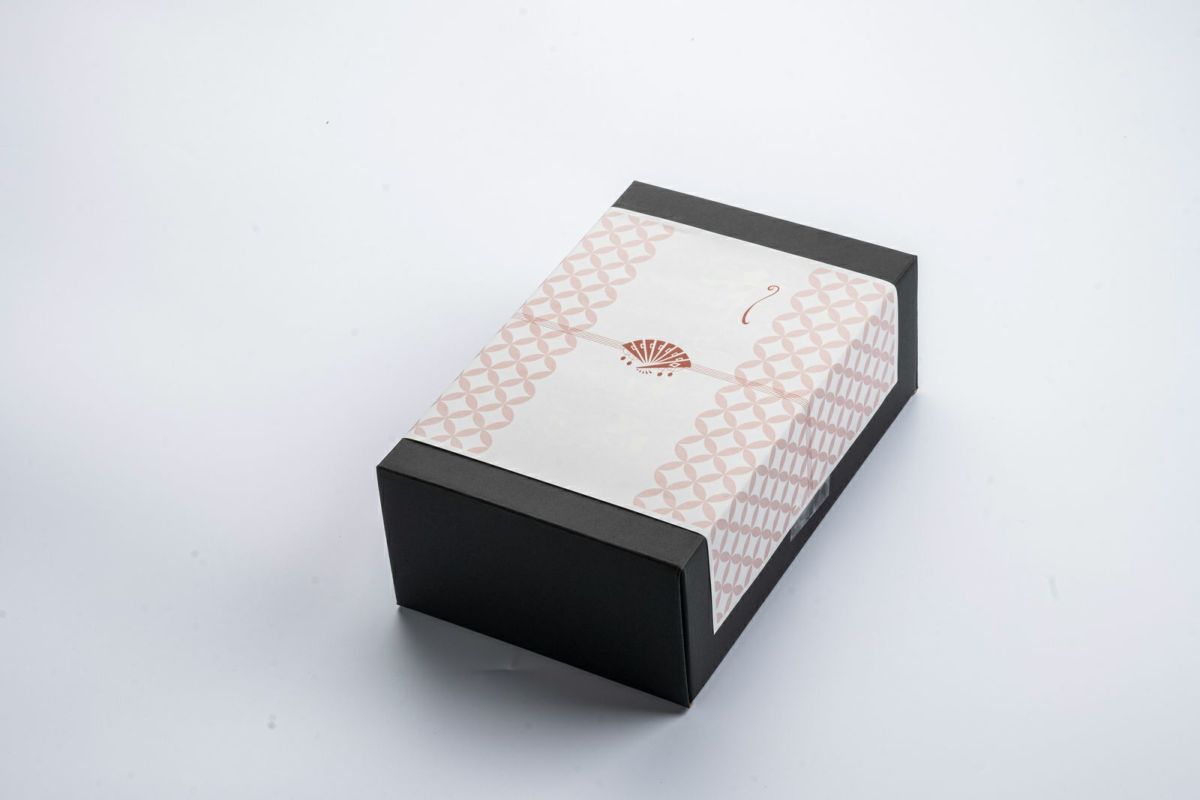 直火焼きでしっとり仕上げた黒毛和牛ロースのローストビーフ