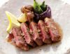 赤身の旨みが濃いA5ランプの断面。ジューシーでしっかりした食感の焼き上がり例